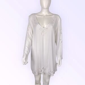 Bi tiki Maui White Beach Cover Up or Tunic Top Floral Cut-out Details Size M/L